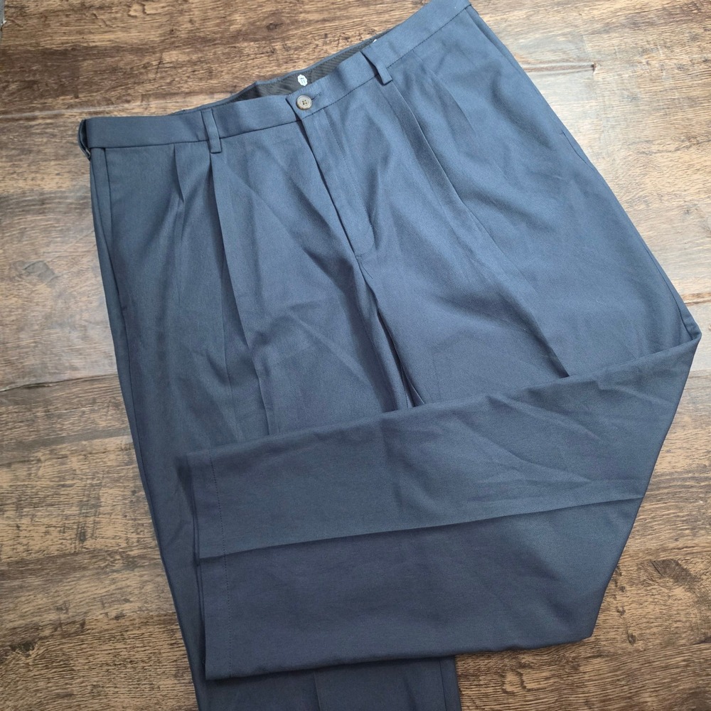 HAGGAR Dress Pants Mens 40x32 Navy‎ Blue Pleated Front Straight Leg Trousers
